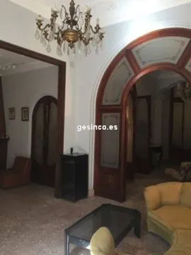 CASA SEÑORIAL CÉNTRICA CON PATIO, JARDÍN, PISCINA, BUHARDILLA.... — 9