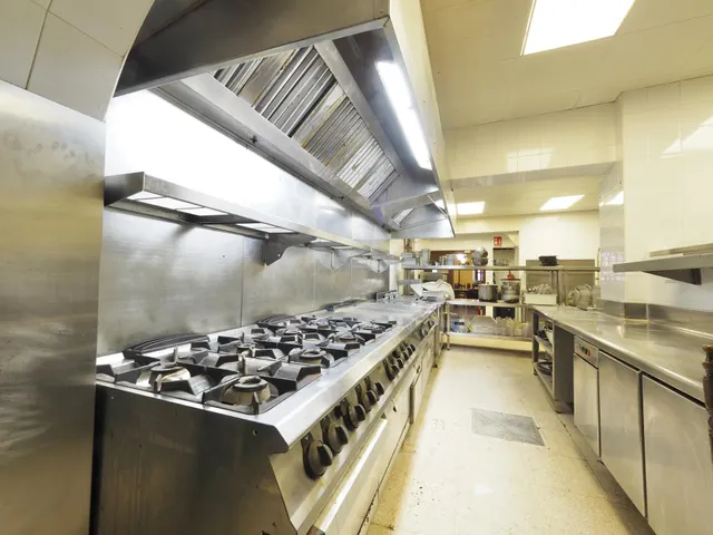 RESTAURANTE EN PLENO CENTRO DE LA CIUDAD — 10