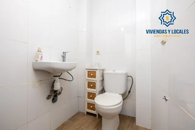 ¡Tu hogar soñado te espera en esta espectacular casa reformada! — 27