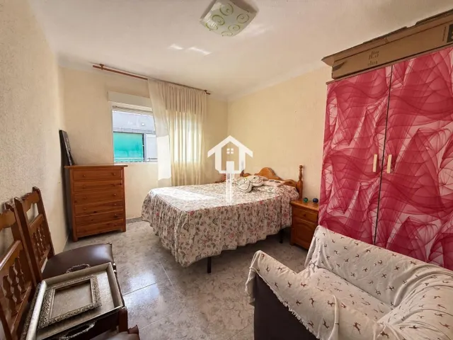 PISO EN VENTA EN ALICANTE. 66m2, 3 habitaciones, 1 BAÑO, CUARTA PLANTA SIN ASCENSOR. ZONA DE ALTOZANO — 4