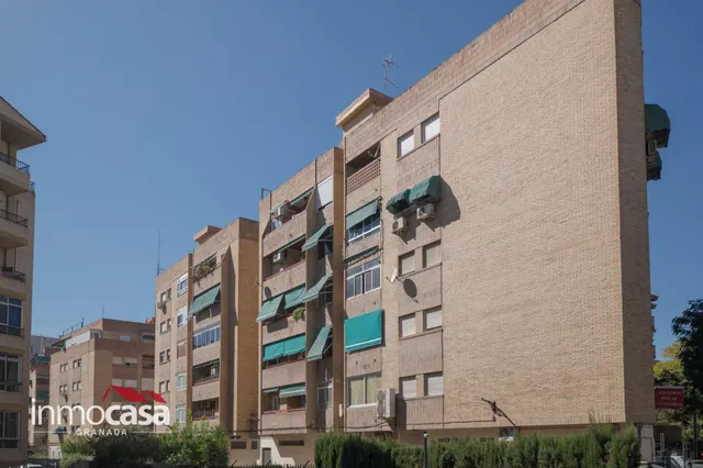 Piso de 4 dormitorios con garaje en carretera de málaga – la chana - Granada — 49