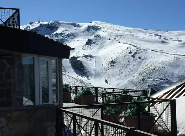 Piso en venta en Sierra Nevada, Granada,con terraza, garaje, trastero y piscina — 2