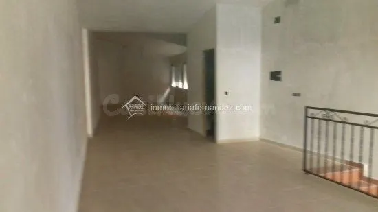 Gran local en pleno centro de Sierra de Fuentes - foto 5