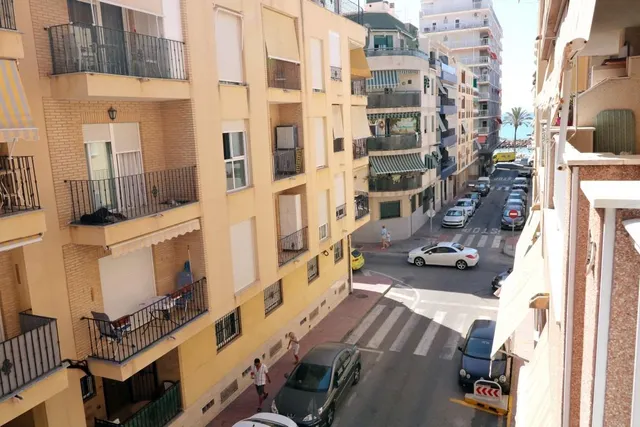Apartamento de 2 dormitorios en Torrevieja, Alicante (Costa Blanca) — 9