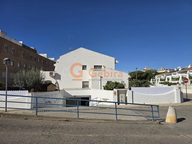 PLAZA DE PARQUING EN EL CENTRO DEL PUEBLO - foto 5