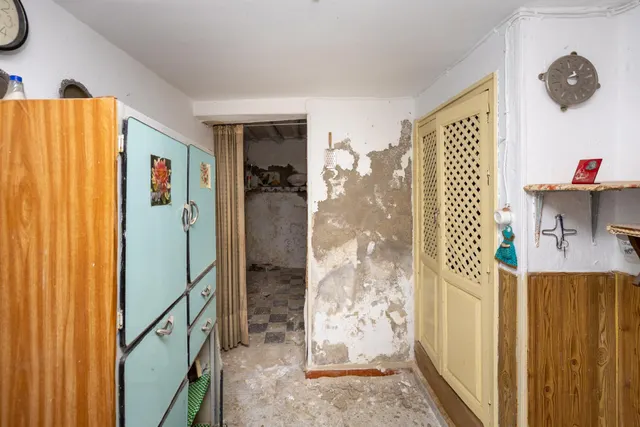 Casa para reformar en el centro de Lanjarón con gran potencial de inversión — 11