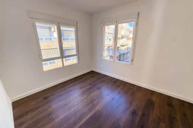 Amplio piso reformado en segunda línea de la Playa del Cura — 142 m2, 4 dormitorios, vistas al mar y orientación suroeste — 23