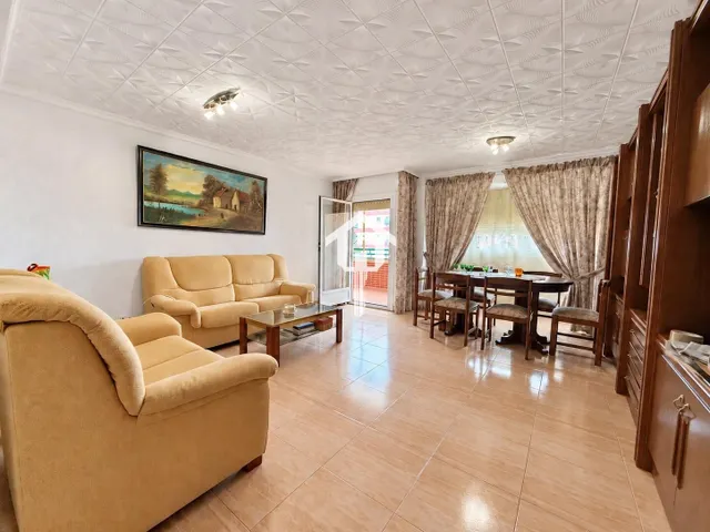 PISO EN VENTA EN ALICANTE. ZONA DE LA FLORIDA. 134m2 CON 4 habitaciones DOBLES, 2 BAÑOS COMPLETOS, TERCERA PLANTA CON ASCNESOR, TERRAZA Y DESPENSA. — 22