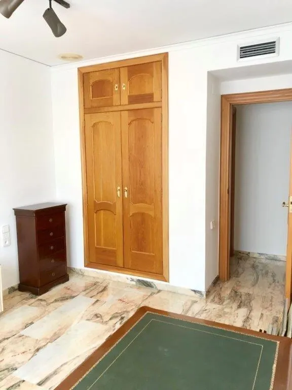 VIVIENDA EN ALQUILER SITUADA EN EL CENTRO DE LA CIUDAD — 23