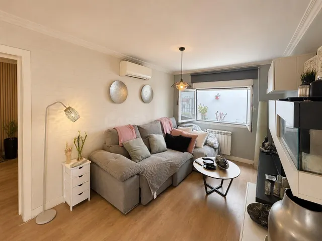 ¡Lista para entrar a vivir! Vivienda reformada con excelente - foto 2
