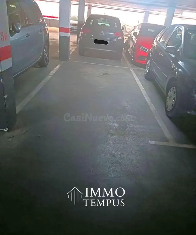 ¡Olvídate de buscar sitio! Amplia plaza de parking en Sant P - foto 2