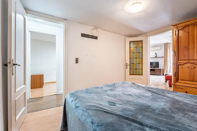 VIVIENDA CON MUCHAS POSIBILIDADES EN CALLE FUENCARRAL — 11