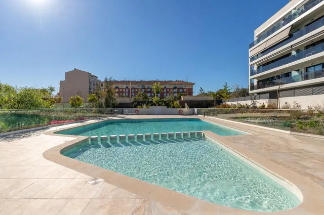 Àtic de somni amb solàrium privat i piscina — 34