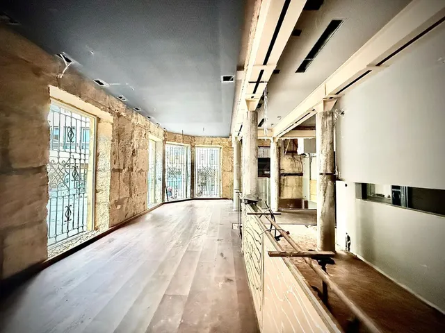 ALQUILER DE LOCAL EN EDIFICIO CATALOGADO POR SU VALOR HISTÓR - foto 3