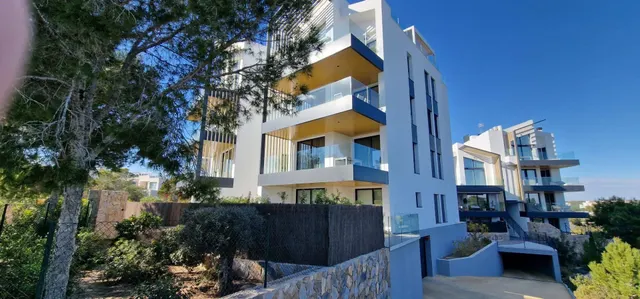 Elegante apartamento de 3 dormitorios con amplia terraza — 42
