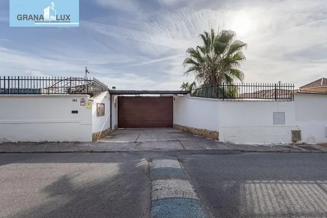 Chalet independiente con pozo propio y placas solares — 10