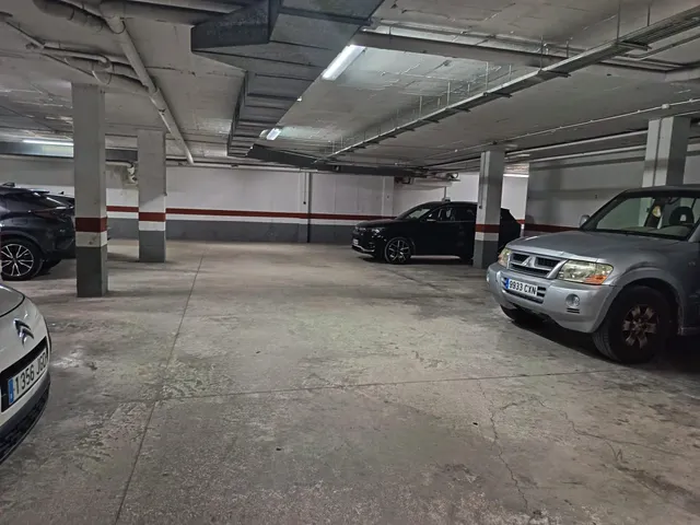 Se vende piso para entrar a vivir a 20 minutos de Alicante, con todos los servicios a mano, ascensor, plaza de garaje y trastero — 27