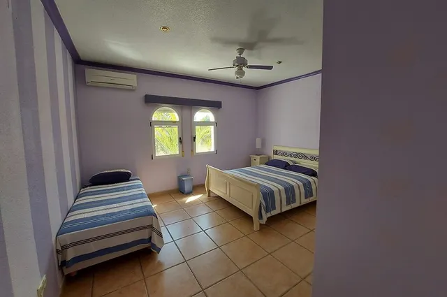 Estupenda villa con vistas al campo de golf y al mar. — 17