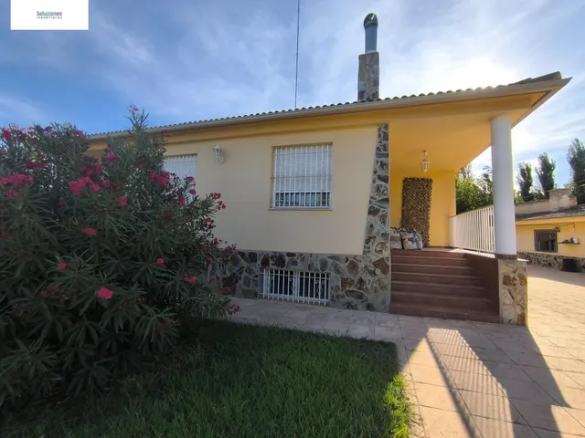 Exclusivo Chalet Seminuevo en RIACHUELOS con Amplias Instalaciones de Lujo — 6