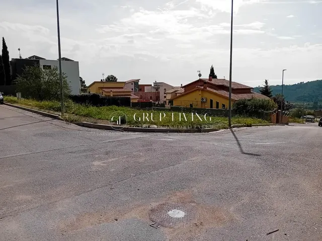 TERRENO URBANO EN SANT QUINTI DE MEDIONA — 12