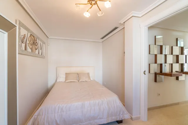 Villa exclusiva de 419 m2 con piscina privada a 200 m del mar en Torre la Mata — 29