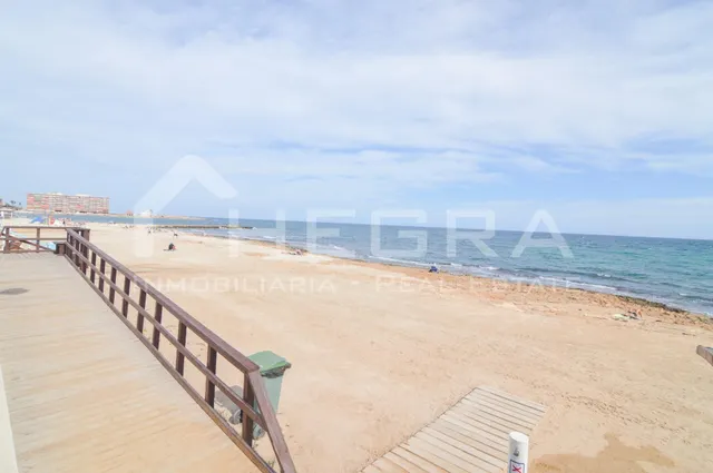 SE ALQUILA AMPLIO TRASTERO – PLAYA DEL CURA. Calle Ramón Gallud 200, en Torrevieja — 32