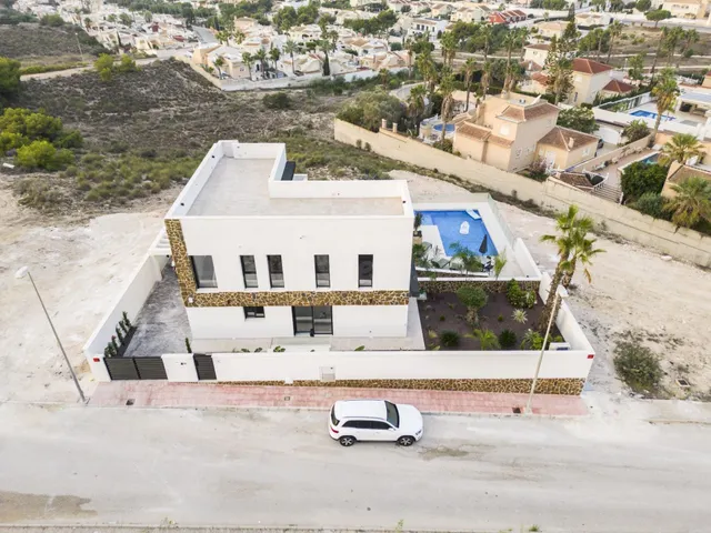 EXCLUSIVA VILLA DE LUJO DE NUEVA CONSTRUCCIÓN EN CIUDAD QUES - foto 4