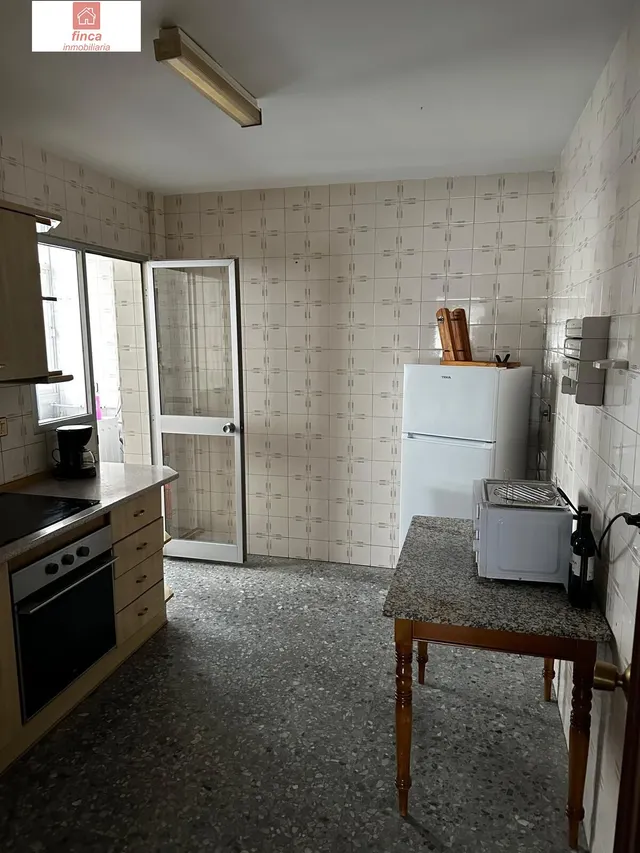 SE ALQUILA EN MONTIJO, PISO AMUEBLADO, LAS CUMBRES, CERCA DE - foto 4