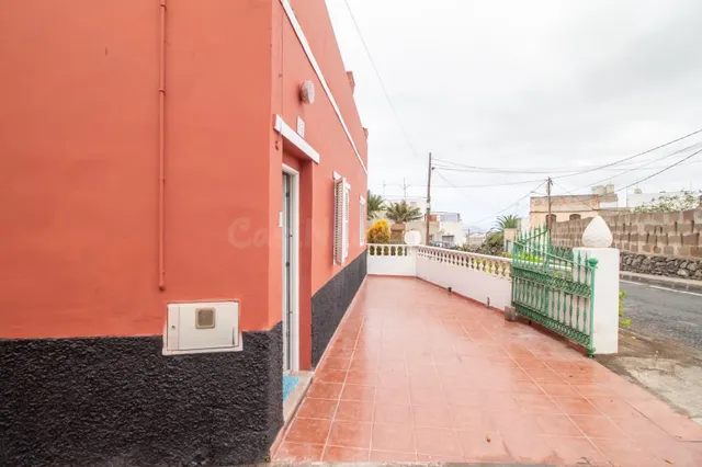 Casa terrera con garaje, jardín y vivienda superior independ - foto 5