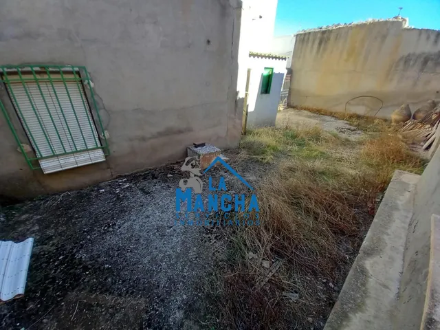 *53.000€* inmobiliaria la mancha vende casa con patio en Barrax ( Albacete ). — 33