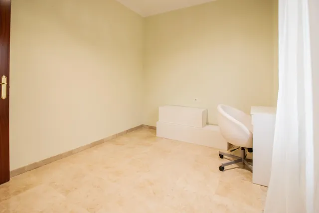 ¡Tu nuevo hogar en Bormujos! Magnífico chalet en alquiler con patio. — 35