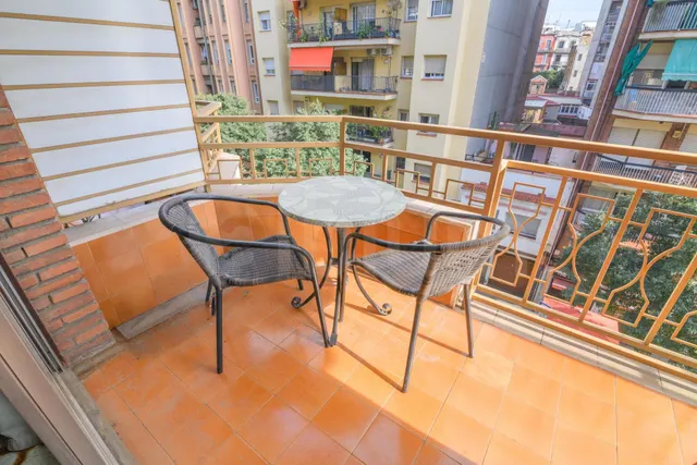 Amplio piso de 4 habitaciones con terraza, parking y trastero — 41