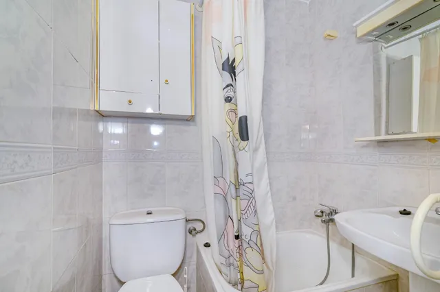 Amplio Chalet en Zaidín, Granada - Oportunidad de Inversión — 46