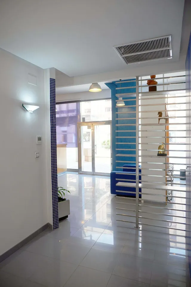 Local comercial 164m² en alquiler - Juan Carlos I — 13