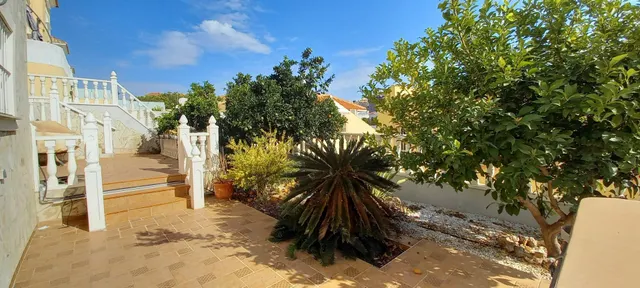 SE ALQUILA CHALET POR LARGO TIEMPO DE 3 DORMITORIOS Y 2 BAÑOS EN VILLA MARTIN (ORIHUELA COSTA) — 7