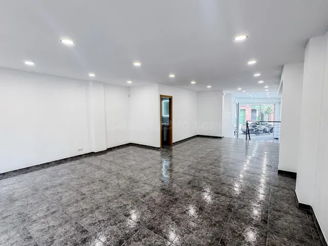 Local comercial en venta, versátil, muy luminoso y listo par