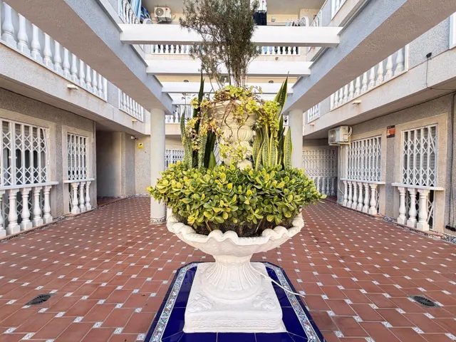 REFORMADO APARTAMENTO A 250 METROS DE PLAYA DE LOS LOCOS CON 1 DORM. Y CON SUPERFICIE DE 44 M2. — 34