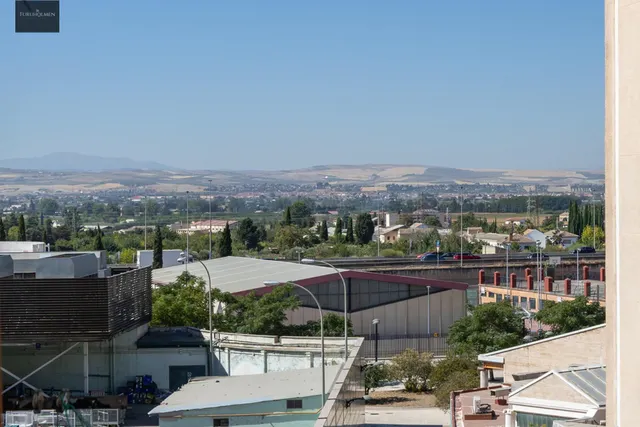 Piso Reformado en Zona Comercial y Universitaria de Granada - €330,000 — 26