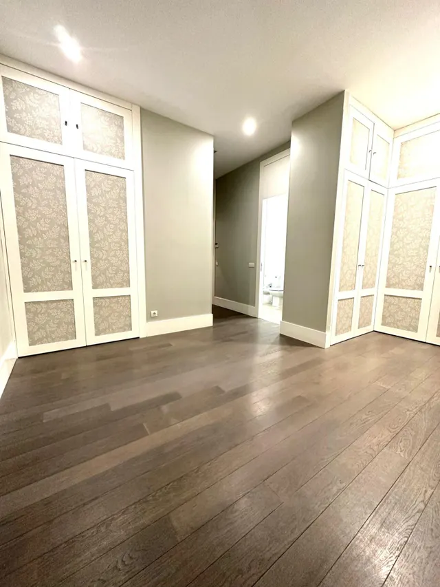 IMPRESIONANTE VIVIENDA EN CLAUDIO CUELLO ESQUINA JORJE JUAN — 38