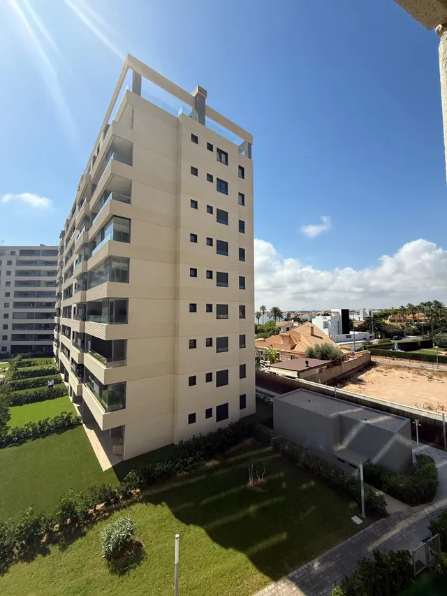 Apartamento de lujo en primera línea de mar con 3 dormitorios, 2 terrazas y parking incluido — 2