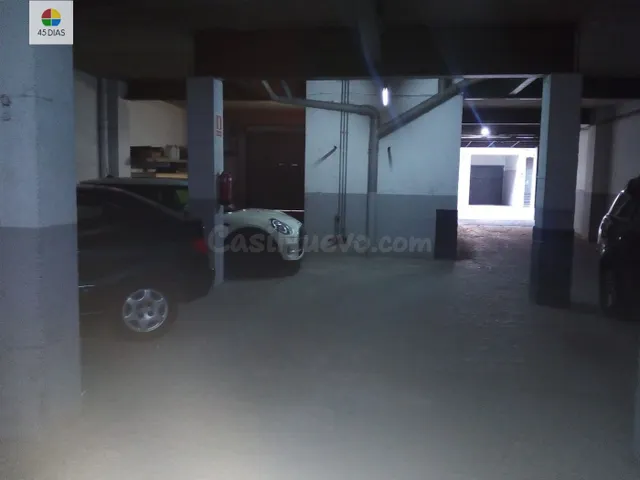 Local céntrico en Cerdanyola con montacargas, con sótano. - foto 4