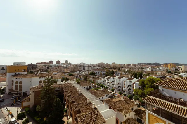 Ático con 100 m2 de espacio exterior, vistas panorámicas y garaje en el centro de Fuengirola – 375.000 € — 3