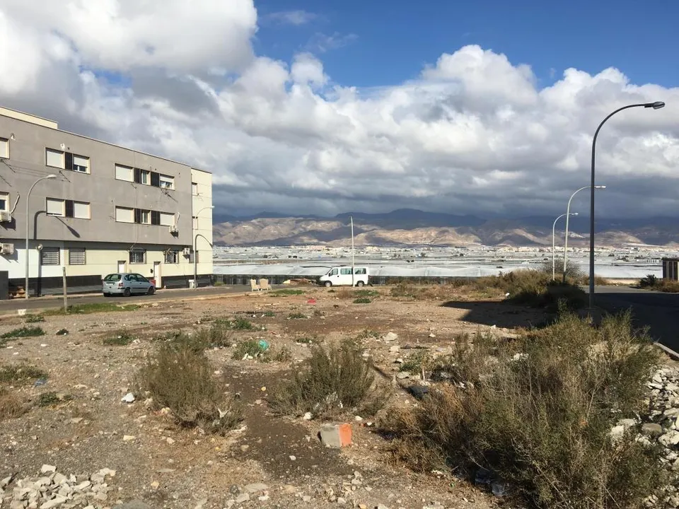 Venta de Terreno Urbano consolidado en Roquetas de Mar - Almería