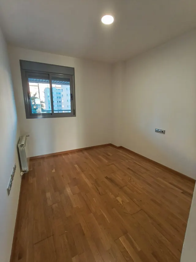 Piso de 121 m2 con dos grandes terrazas, piscina, garaje y trastero en avenida de la ilustración — 22