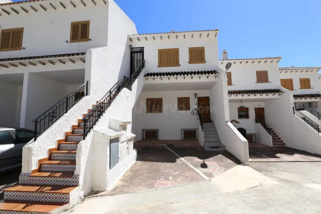 APARTAMENTO CON AMPLIA TERRAZA Y VISTAS AL MAR !!! - foto 4
