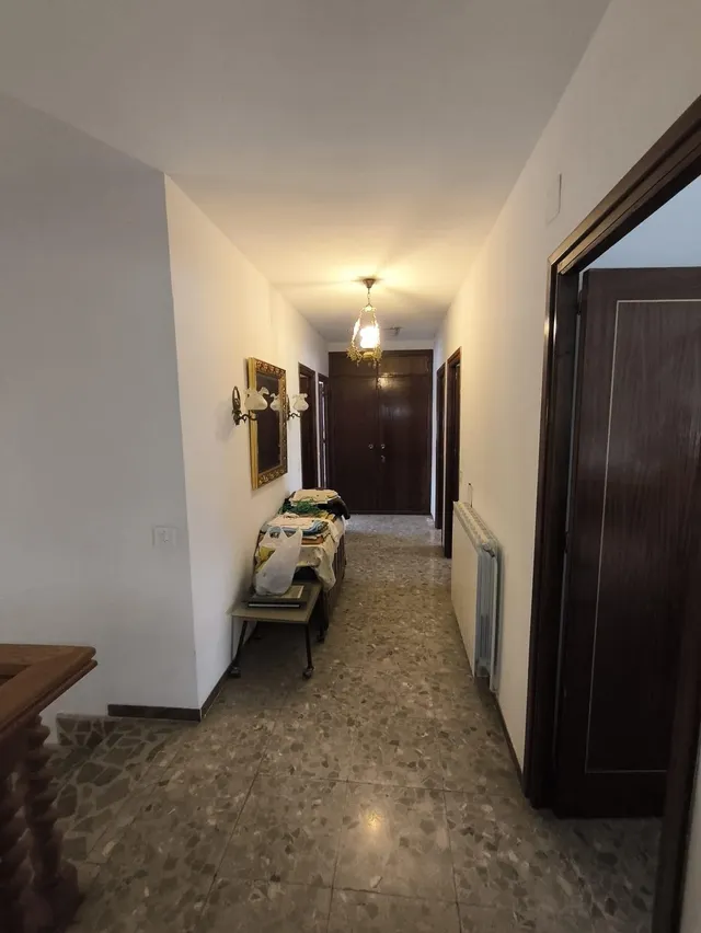 Amplia Casa en Noblejas - Oportunidad Única por €180,000 — 28