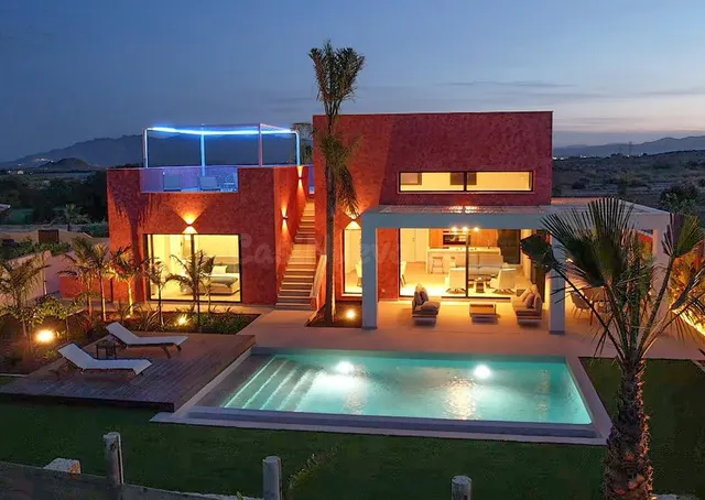 Villa de Lujo en Desert Springs: Elegancia, Confort y Vistas