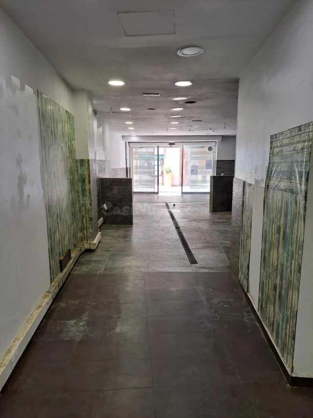 AMPLIO LOCAL COMERCIAL EN EL CENTRO DE LA VILA DE 100MTS. - foto 3