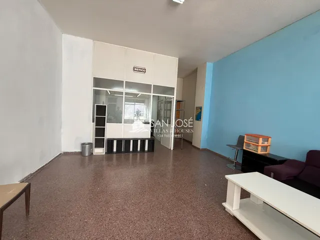 Se alquila local comercial con zona de aparcamiento cercana — 8