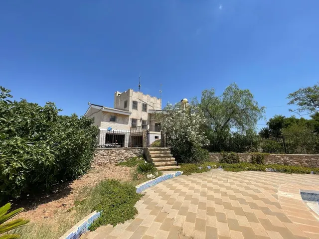 Chalet independiente con parcela de 12.000 m2 y piscina - foto 5